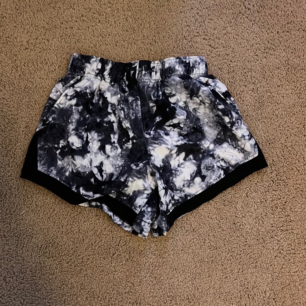 Black and white running shorts - Picture 1 of 3